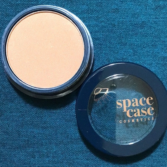Space Case bronzer, Fakecation on Mars - Picture 4 of 5
